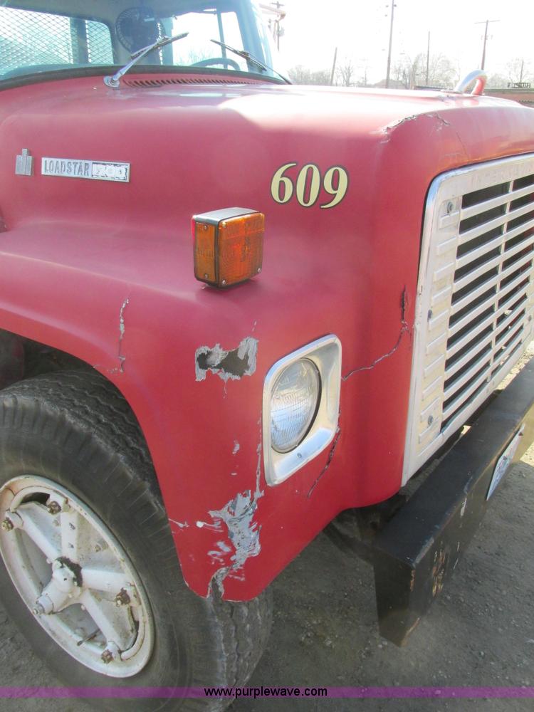 image for item E2832 1977 International Loadstar 1700 dump truck