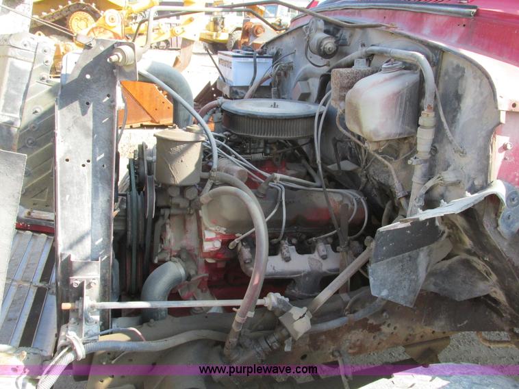 image for item E2832 1977 International Loadstar 1700 dump truck