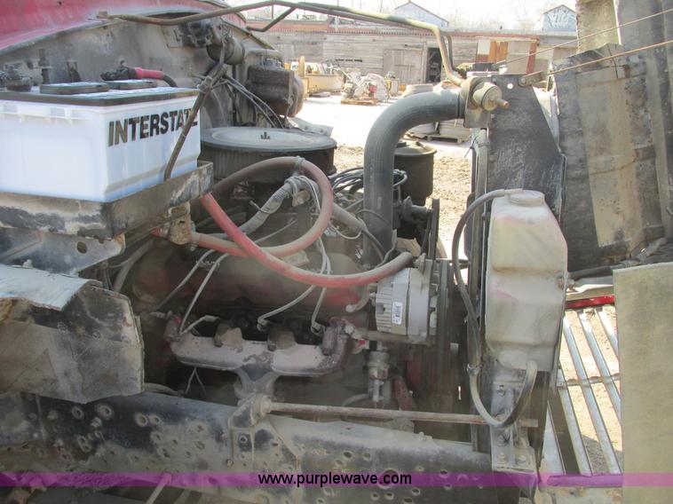 image for item E2832 1977 International Loadstar 1700 dump truck