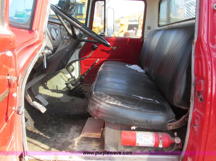 image for item E2832 1977 International Loadstar 1700 dump truck