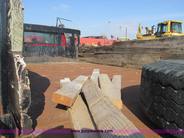 image for item E2832 1977 International Loadstar 1700 dump truck