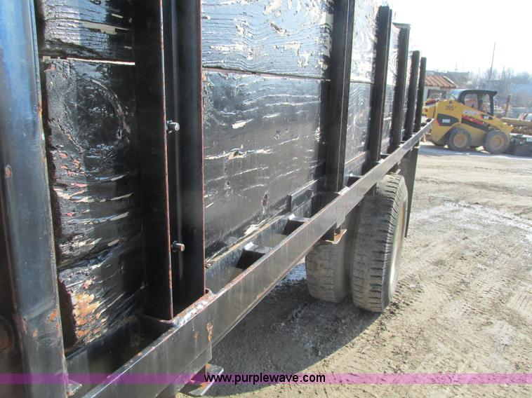 image for item E2832 1977 International Loadstar 1700 dump truck