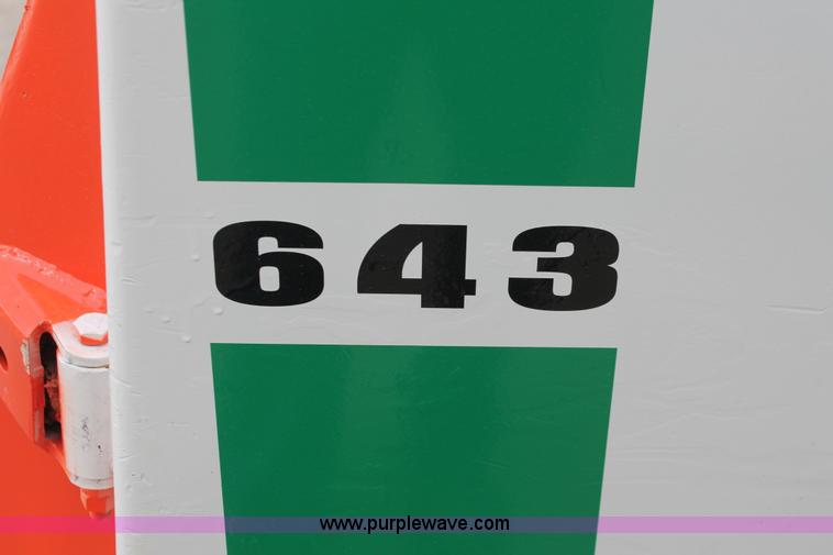 image for item E2998 1982 Bobcat 643 skid steer