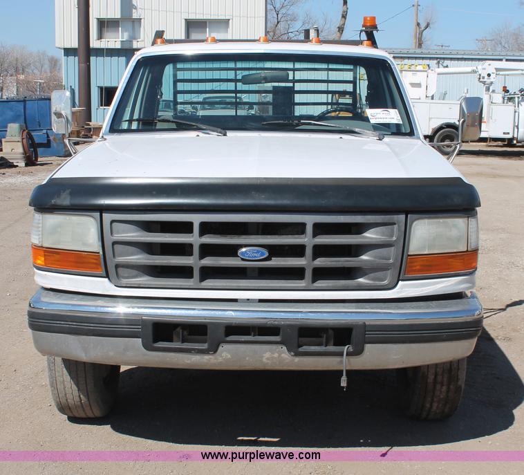 image for item E3000 1994 Ford F350 XL flatbed truck