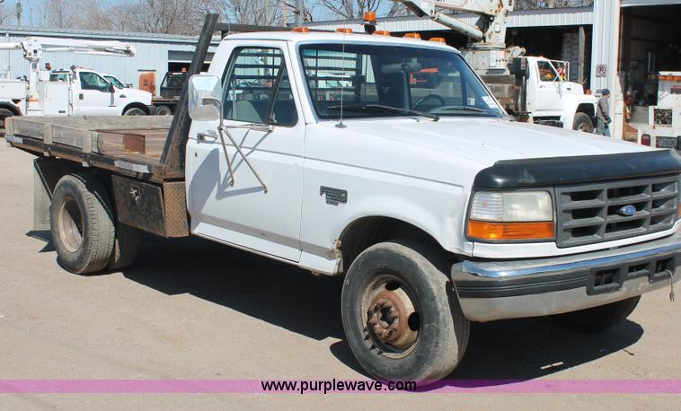 image for item E3000 1994 Ford F350 XL flatbed truck