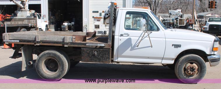 image for item E3000 1994 Ford F350 XL flatbed truck