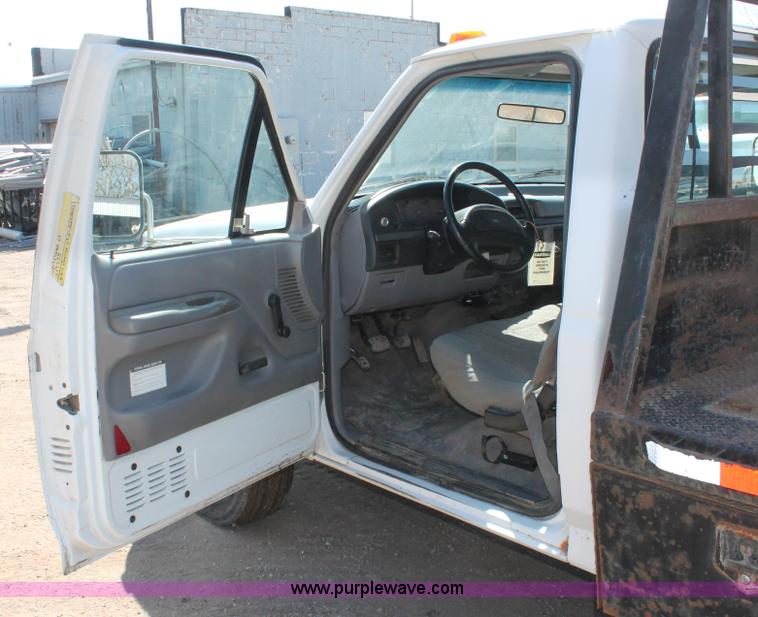 image for item E3000 1994 Ford F350 XL flatbed truck