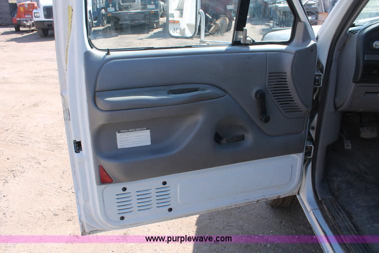 image for item E3000 1994 Ford F350 XL flatbed truck