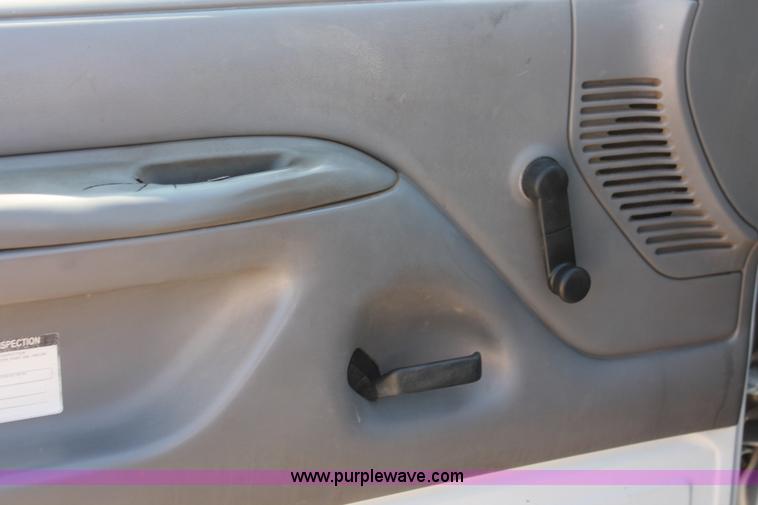 image for item E3000 1994 Ford F350 XL flatbed truck