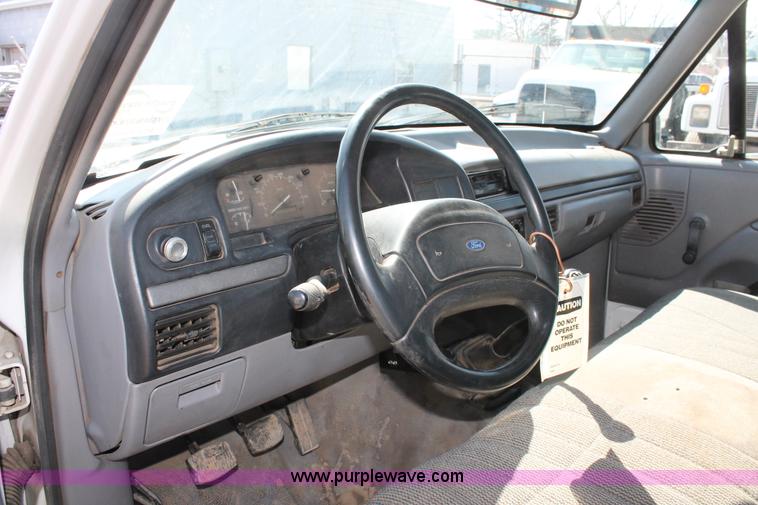 image for item E3000 1994 Ford F350 XL flatbed truck