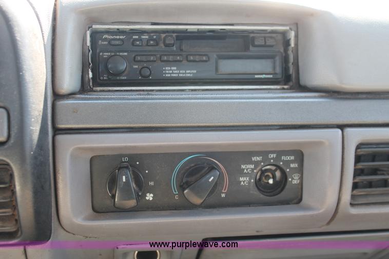 image for item E3000 1994 Ford F350 XL flatbed truck