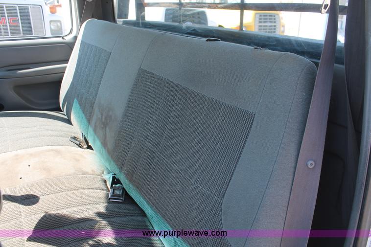 image for item E3000 1994 Ford F350 XL flatbed truck