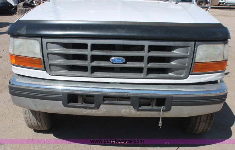 image for item E3000 1994 Ford F350 XL flatbed truck