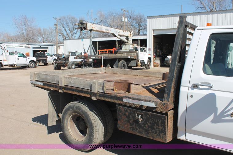 image for item E3000 1994 Ford F350 XL flatbed truck