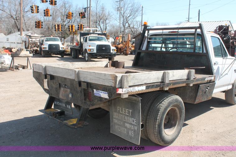image for item E3000 1994 Ford F350 XL flatbed truck