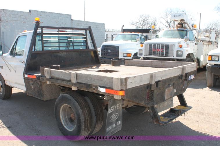 image for item E3000 1994 Ford F350 XL flatbed truck