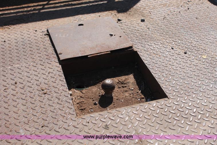 image for item E3000 1994 Ford F350 XL flatbed truck