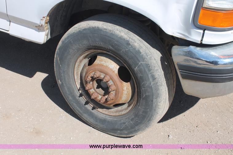 image for item E3000 1994 Ford F350 XL flatbed truck