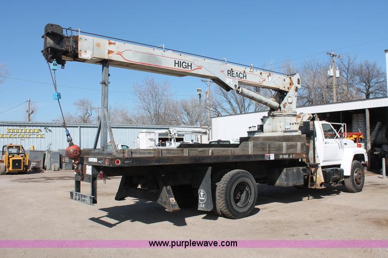 image for item E3244 1989 Ford F800 crane truck