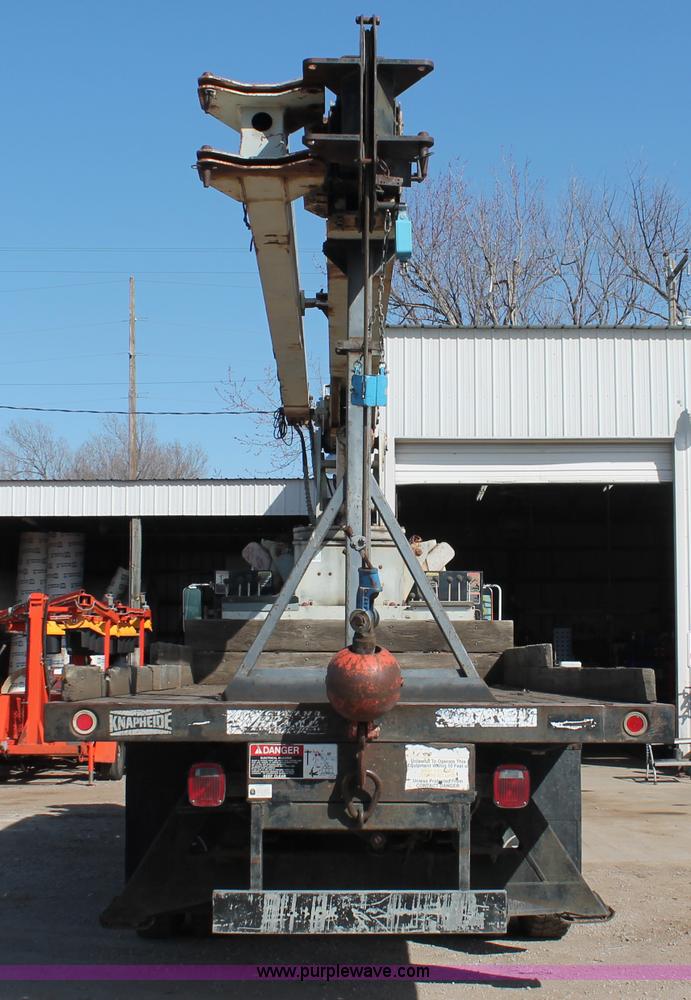 image for item E3244 1989 Ford F800 crane truck