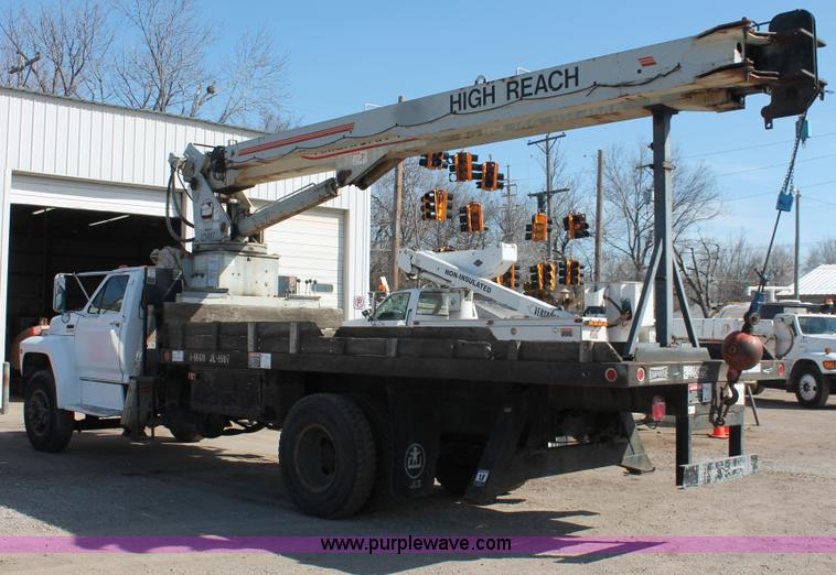 image for item E3244 1989 Ford F800 crane truck