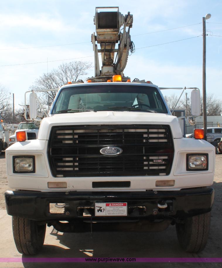 image for item E3244 1989 Ford F800 crane truck