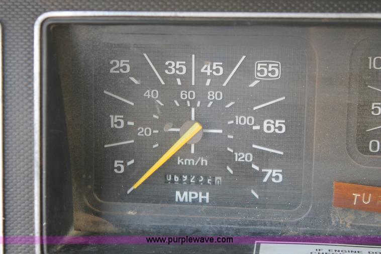 image for item E3244 1989 Ford F800 crane truck