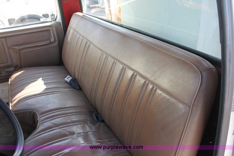 image for item E3244 1989 Ford F800 crane truck