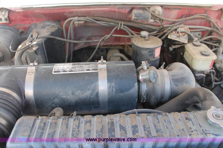 image for item E3244 1989 Ford F800 crane truck