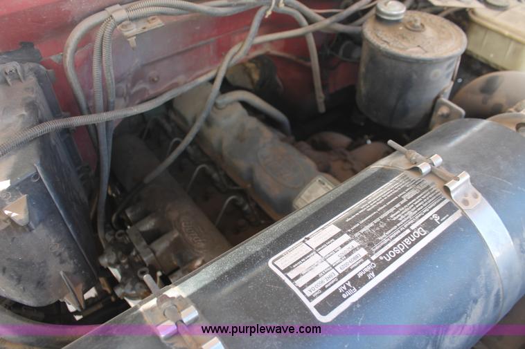 image for item E3244 1989 Ford F800 crane truck