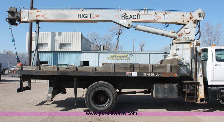 image for item E3244 1989 Ford F800 crane truck