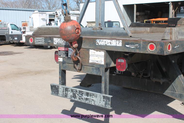 image for item E3244 1989 Ford F800 crane truck