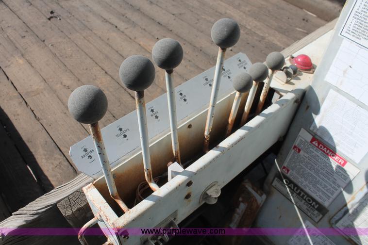 image for item E3244 1989 Ford F800 crane truck