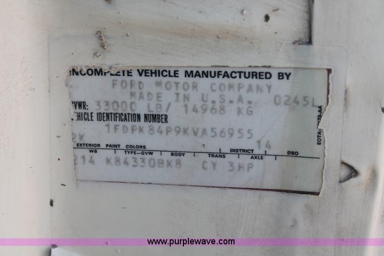 image for item E3244 1989 Ford F800 crane truck