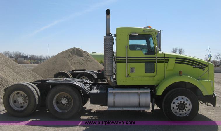 image for item E3300 1997 Kenworth T800 semi truck