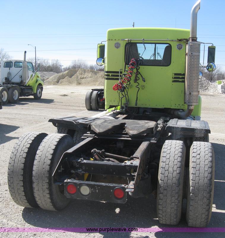 image for item E3300 1997 Kenworth T800 semi truck