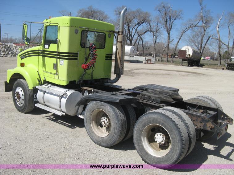 image for item E3300 1997 Kenworth T800 semi truck