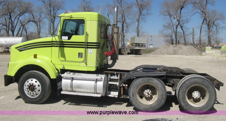 image for item E3300 1997 Kenworth T800 semi truck