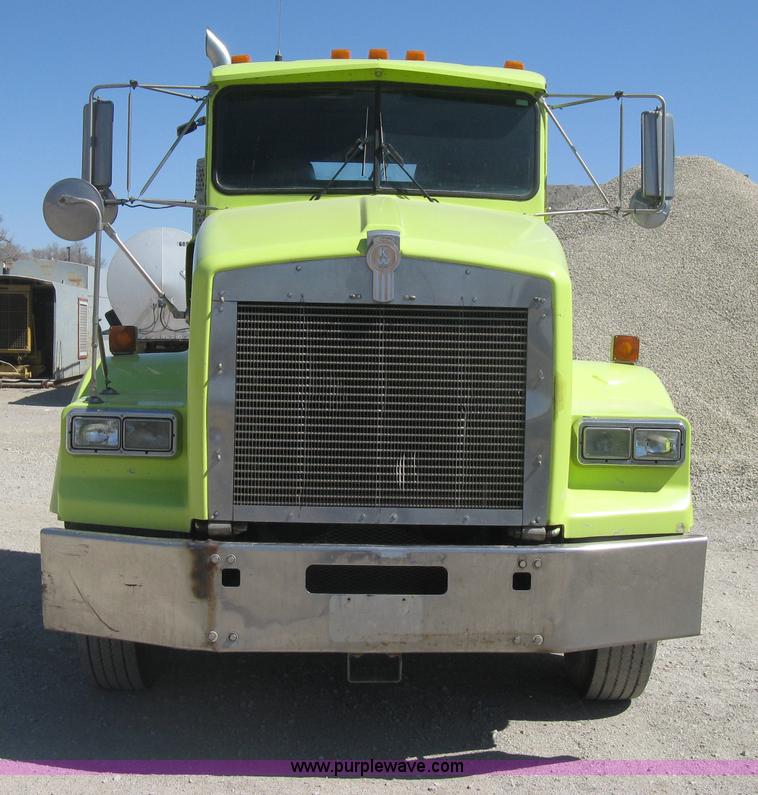 image for item E3300 1997 Kenworth T800 semi truck