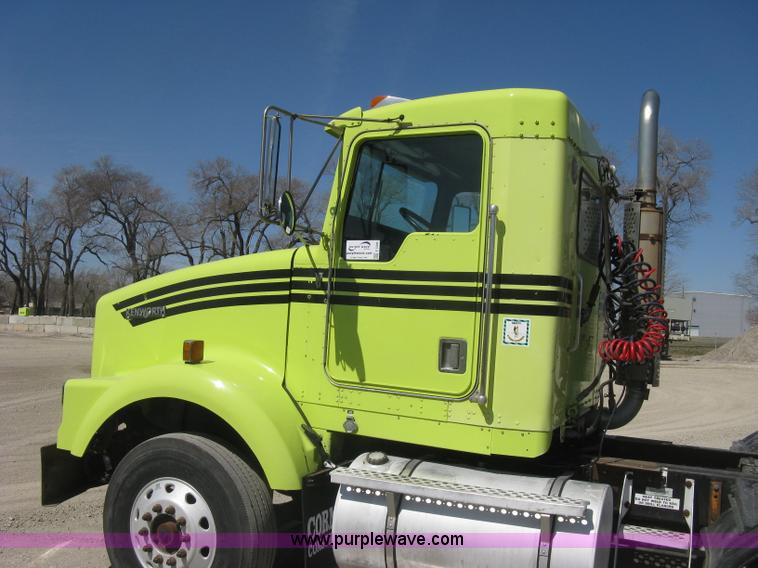 image for item E3300 1997 Kenworth T800 semi truck