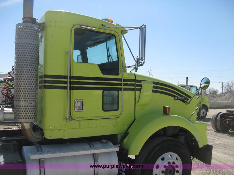 image for item E3300 1997 Kenworth T800 semi truck