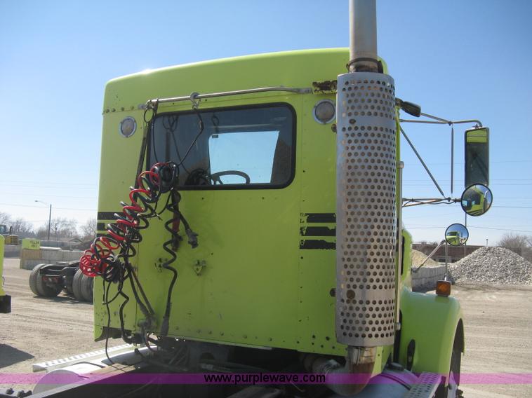 image for item E3300 1997 Kenworth T800 semi truck