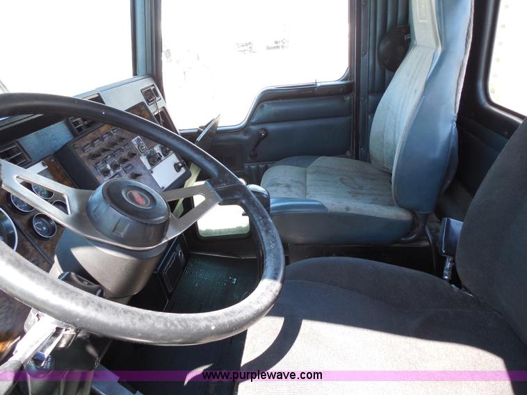 image for item E3300 1997 Kenworth T800 semi truck