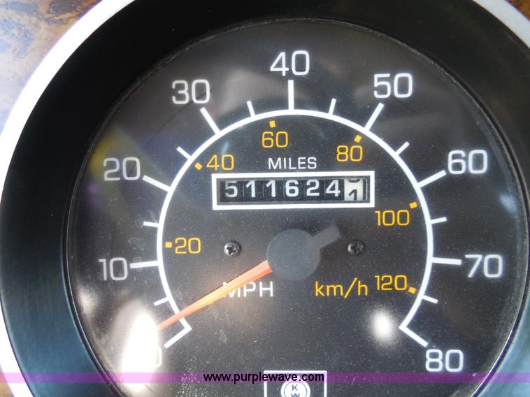 image for item E3300 1997 Kenworth T800 semi truck