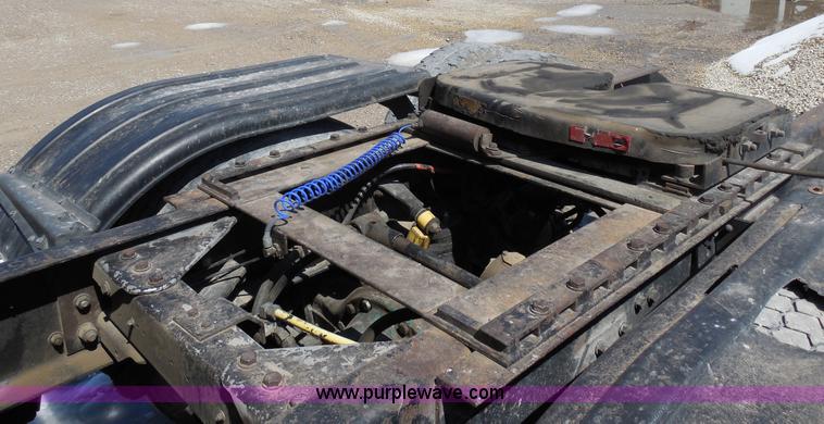 image for item E3300 1997 Kenworth T800 semi truck