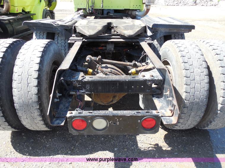 image for item E3300 1997 Kenworth T800 semi truck