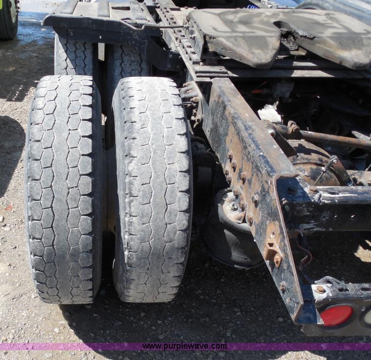 image for item E3300 1997 Kenworth T800 semi truck