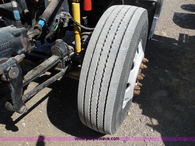 image for item E3300 1997 Kenworth T800 semi truck