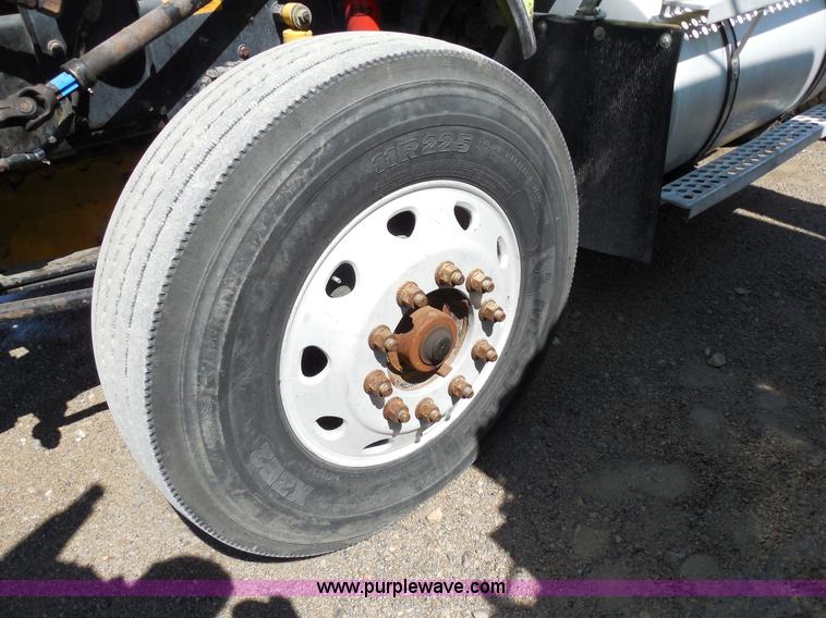 image for item E3300 1997 Kenworth T800 semi truck