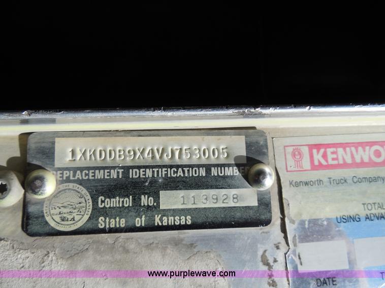 image for item E3300 1997 Kenworth T800 semi truck